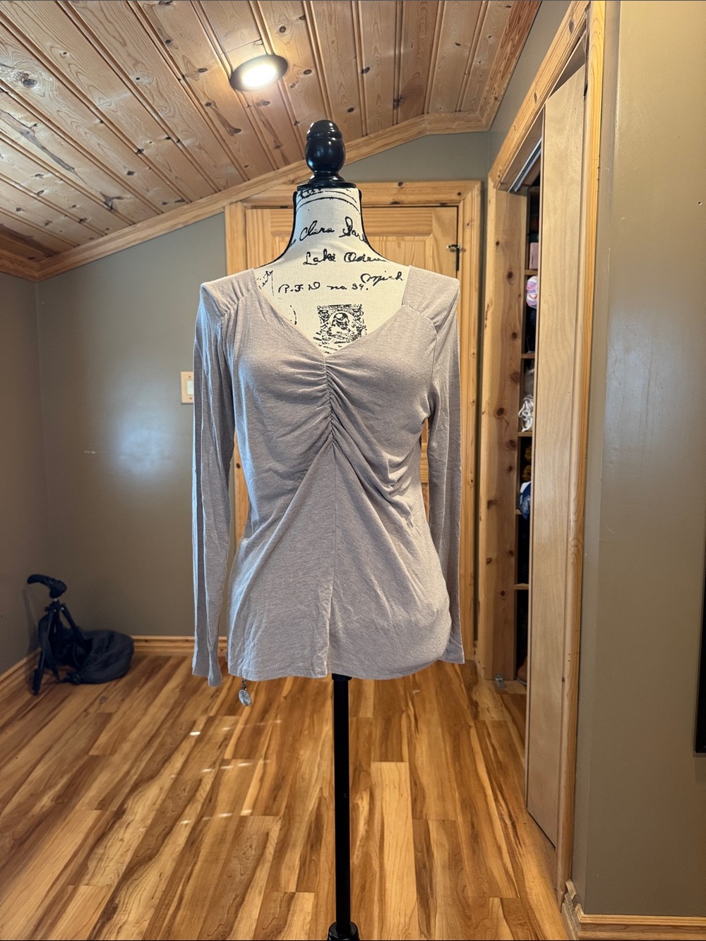Gilli Long Sleeve Ruched V-Neck Top - Taupe
